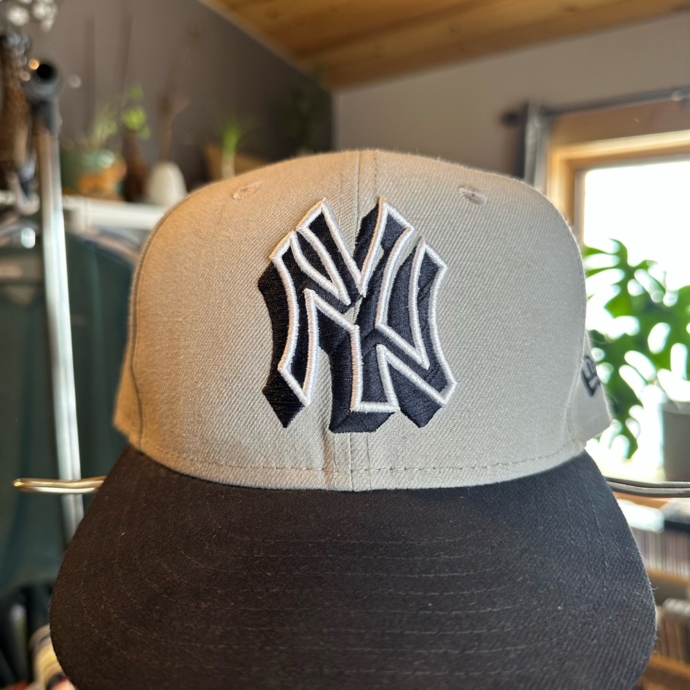 New York Yankees Gray and Black Baseball Cap